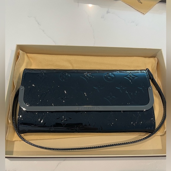 **Authentic** Louis Vuitton Monogram Vernis Rossmore MM in Noir Magnetique - Picture 4 of 12